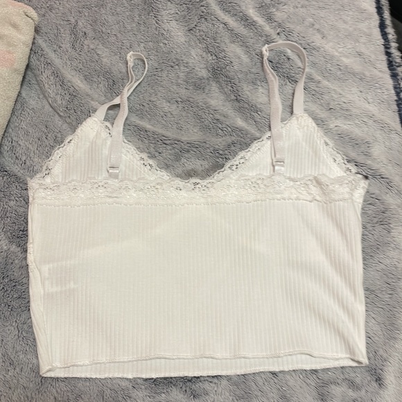 cute white with lace crop top, never worn but doesn’t have tags - Picture 2 of 2